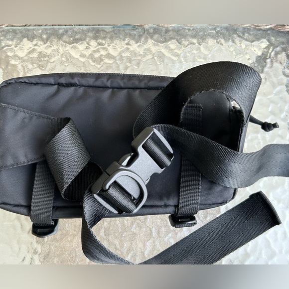 New! TOPO DESIGNS Black on Black Hip Waist Pack - Picture 6 of 11